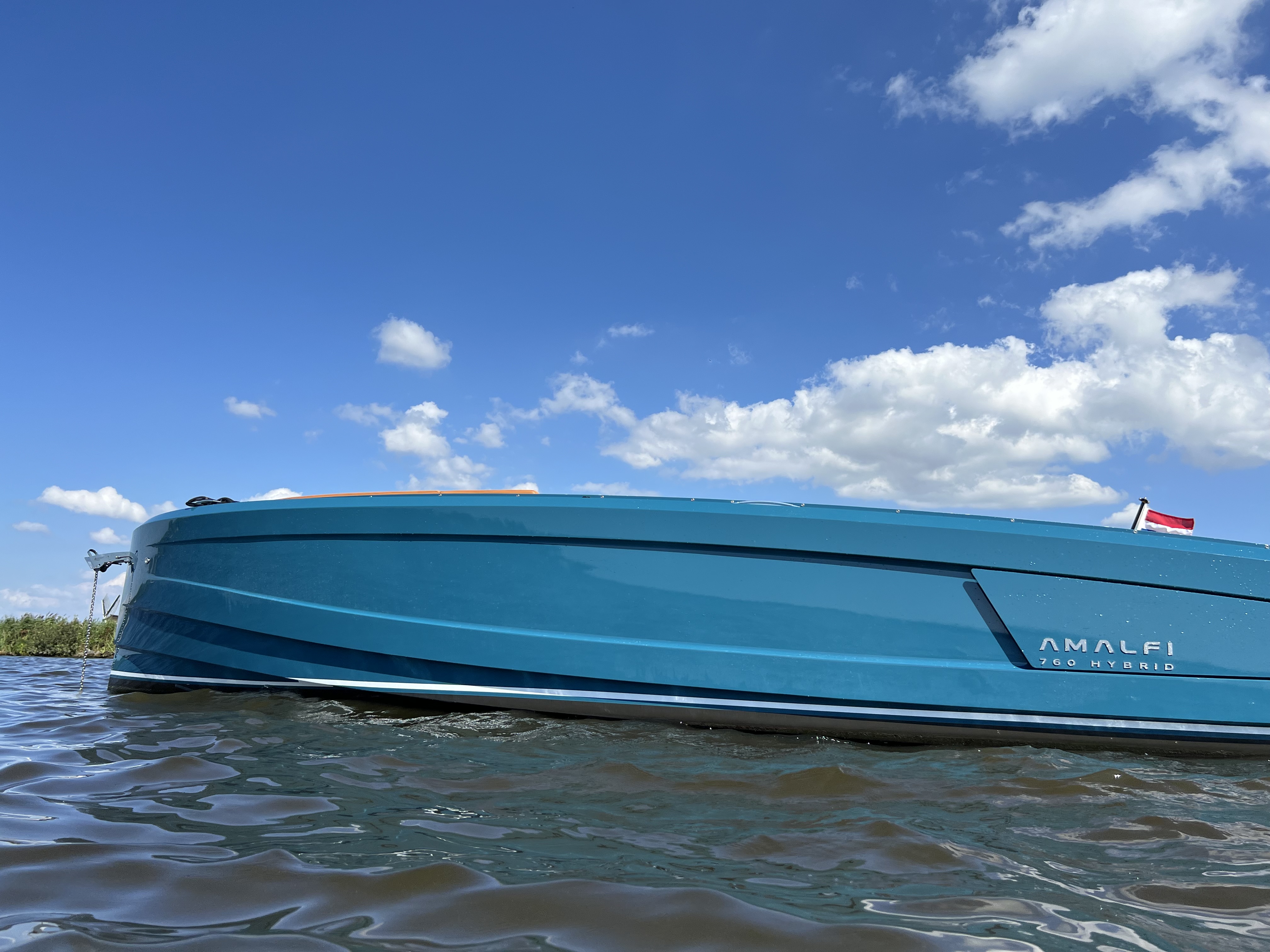 Sognare Amalfi 760 boeg detail, Italiaans design aluminium jacht